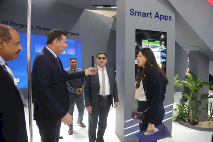 وزير الزراعة يتفقد جناح "إي فاينانس" بمعرض القاهرة الدولي للتكنولوجيا" 