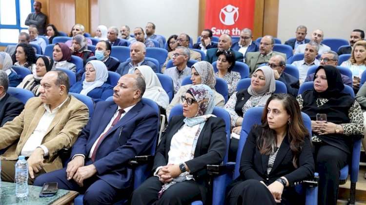 محافظ المنيا يشيد بنجاح تطبيق نموذج المدارس الآمنة لهيئة إنقاذ الطفولة