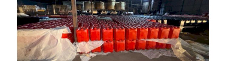 ضبط مصنع "بدون ترخيص" لإعادة تدوير زيوت مستعملة لتشغيل محركات السيارات بالجيزة