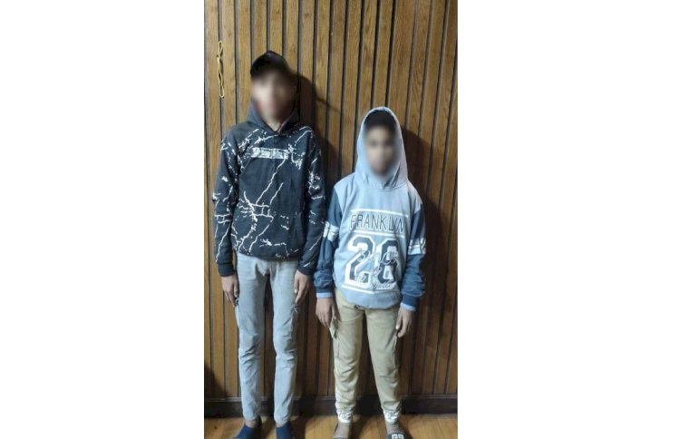 ضبط طفلان لقيامهما بسب  الطلاب والمعلمين من اعلي سطح عمارة بالإسكندرية