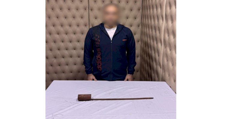 نكشف فيديو قيام قائد سيارة ملاكى تكسير زجاج سيارة نقل جماعي  بالقاهرة