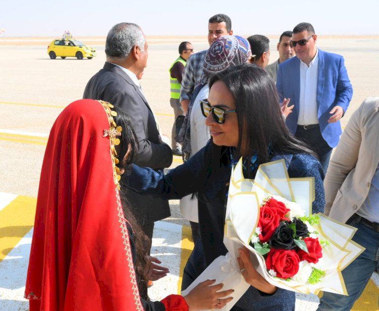 وزيرة التضامن  تصل الوادي الجديد لتفقد عدد من المشروعات التنموية