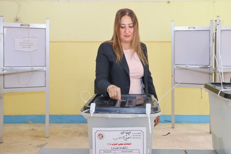 رئيس البريد تُدلي بصوتها.. في انتخابات مجلس النواب ٢٠٢٥