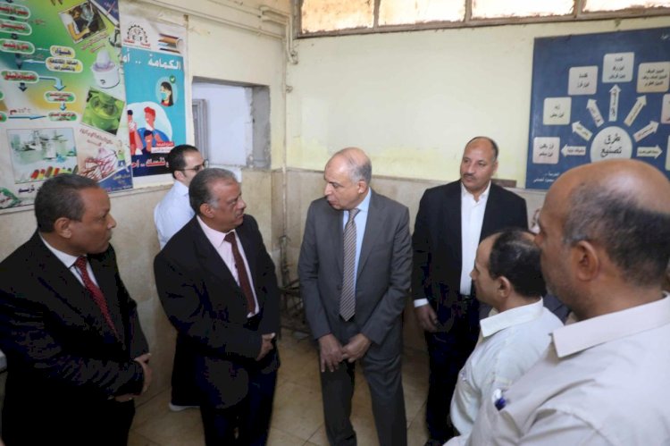 محافظ المنيا يتفقد مدرسة الثانوية الزراعية لرفع كفاءة الإنتاج الحيواني والألبان