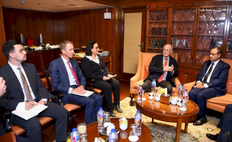 وزير الخارجية يلتقى البروفيسور الألماني فولكر كاودر