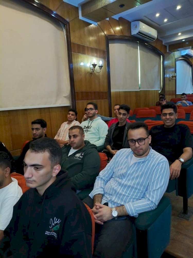 طلاب جامعة كفر الشيخ يشاركون في دورة إدارة الأزمات والتفاوض بكلية الدفاع الوطني