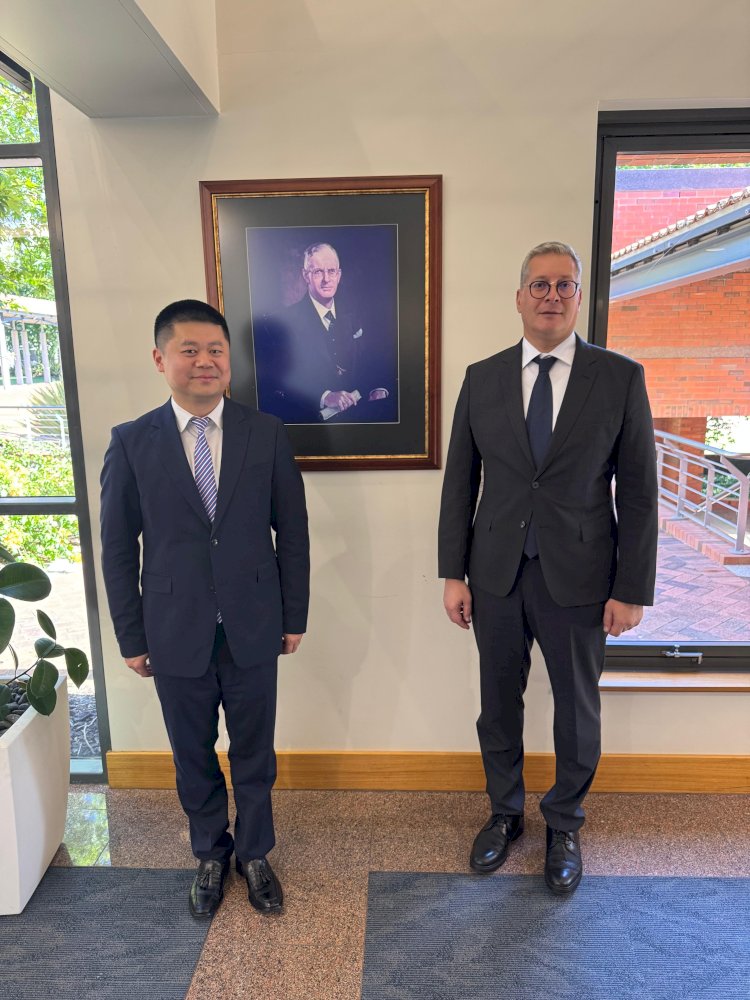 وزير البترول  يشهد توقيع خطاب نوايا مع جامعة كيرتن الأسترالية