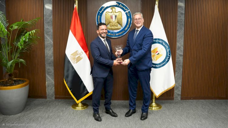 بدوي  يكرّم مهند لفوزه بجائزة أفضل وكيل ذكاء اصطناعي في مؤتمر الجيوميكانيكا