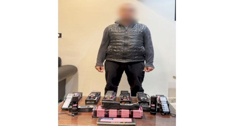 القبض علي سائق لقيامه بالترويج لبيع أجهزة صواعق كهربائية وعصى صدمات بالقليوبية