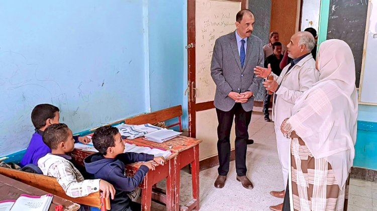 محافظ سوهاج يتفقد مستوى الخدمات المقدمة للمواطنين والوضع العام بالشارع