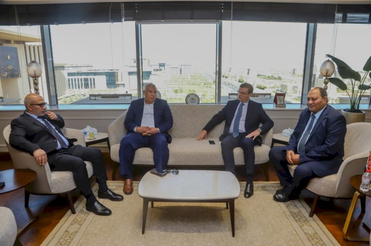 وزير الزراعة ومحافظ الوادي الجديد يبحثان الاستثمار في مجال الإنتاج الحيواني