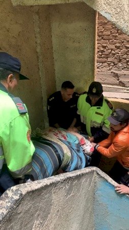 الاجهزة تنقل ربة منزل للمستشفي بالقاهرة