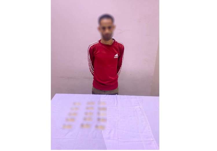 ضبط متهم بحوزته بطاقات خاصة ببعض المواطنين بمحيط احدي اللجان الانتخابية بقنا