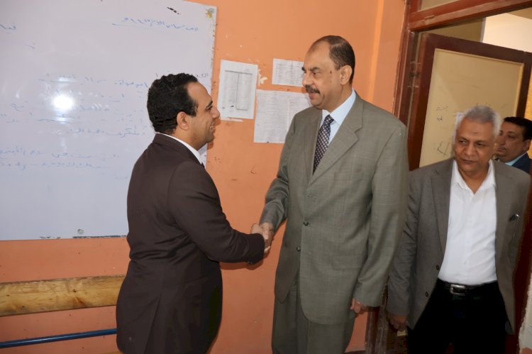 محافظ سوهاج يتفقد عدداً من لجان انتخابات النواب بجهينة وطهطا