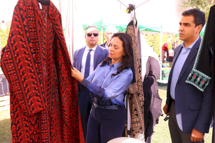 وزيرة التضامن  تفتتح معرض " جزيرة الخير" بنادي الجزيرة الرياضي