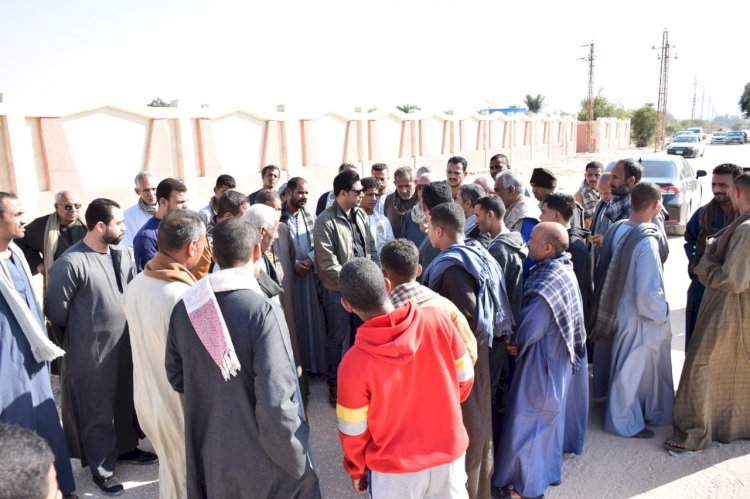 نائب محافظ سوهاج  يجري جولة ميدانيةبالاحايوة شرق ويستمع لمطالب المواطنين