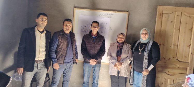 محافظ المنيا: تمكين الأسر الأولى بالرعاية أولوية التنمية المستدامة بقرى سمالوط