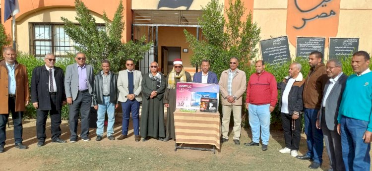 عبدالواحد يشهد تكريم أبوالفضل في طابور الصباح بالشيخ أبو الفتوح الثانوية