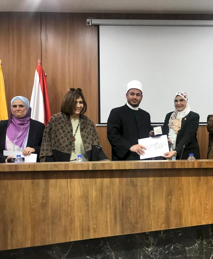 وزارة الأوقاف تقدّم محاضرة علمية بجامعة القاهرة حول مناهضة العنف ضد المرأة