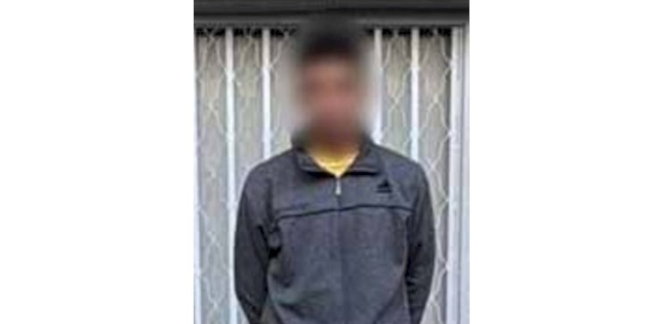 نكشف فيديو قيام شخصين يستقلان دراجة بسحب الحواجز الحديدية الخاصة بالمرور بورسعيد