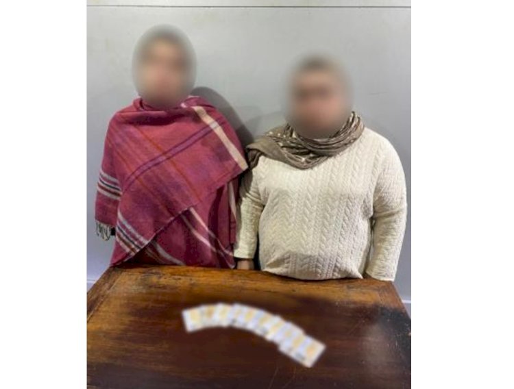 ضبط سيدتين لقيامهن  بجمع البطاقات الشخصية للتصويت لاحد المرشحين بالاسكندرية