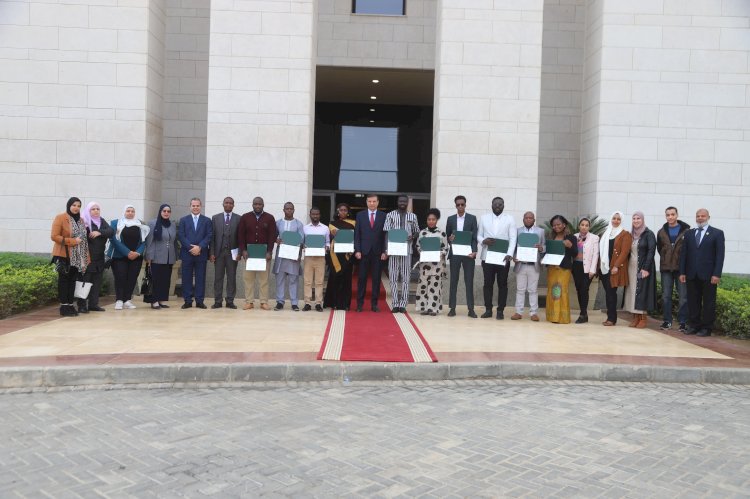 "فاروق" يُسلّم شهادات التخرج لمتدربين من 10 دول افريقية من برنامج إنتاج تقاوي الأرز