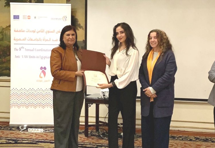 طالبة حقوق قنا تحصد المركز الأول في مسابقة بحثية لمناهضة العنف ضد المرأة