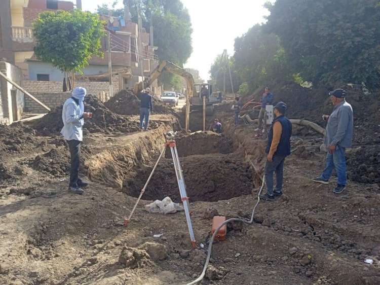 محافظ سوهاج يتابع تنفيذ عدد من المشروعات الخدمية والتنموية بمركز جهينة