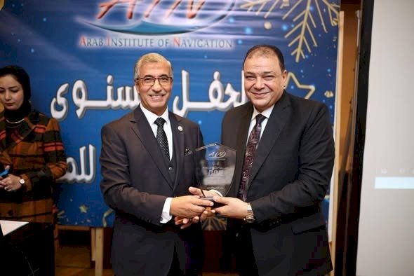 الجمعية العربية للملاحة تكرّم تكريم المهندس البديوي السيد خلال حفلها السنوي