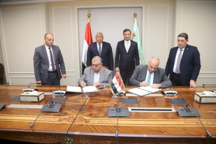 توقيع بروتوكول تعاون بين بحوث الصحراء ومحافظة الوادي الجديد لحماية مركز إنتاج الحرير من زحف الرمال