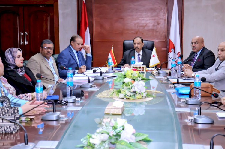 محافظ سوهاج يلتقي رئيس جهاز الاستثمار الداخلي بالهيئة العامة للاستثمار