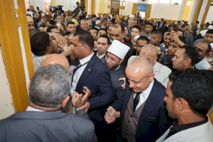 وزير الأوقاف ومحافظ الأقصر يؤديان صلاة الجمعة بمسجد السيد يوسف الحجاجي