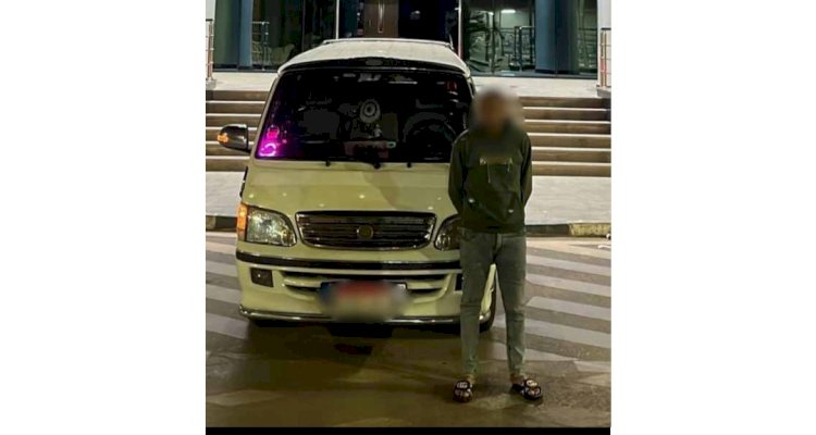 ضبط سائق سيارة لقيامه بتهديد الركاب بمطواه بالجيزة