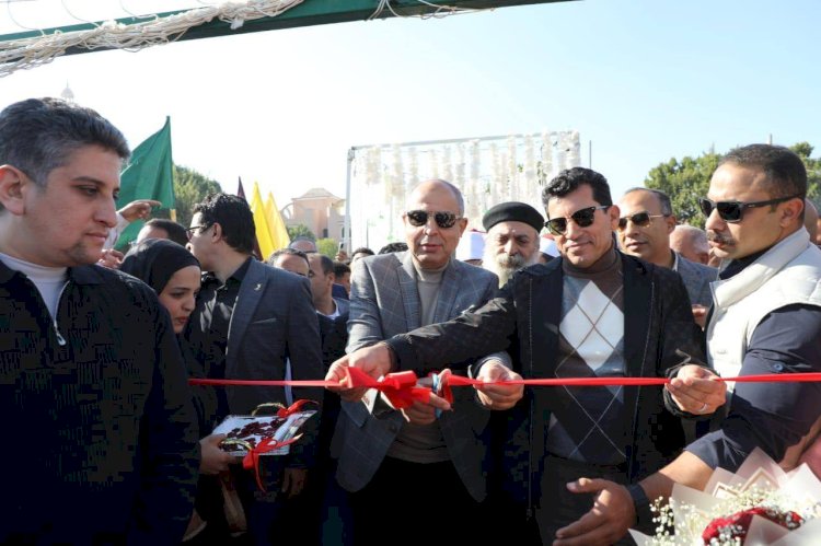 وزير الشباب والرياضة ومحافظ المنيا يفتتحان ملعب قانوني بمركز شباب البرشا بملوي