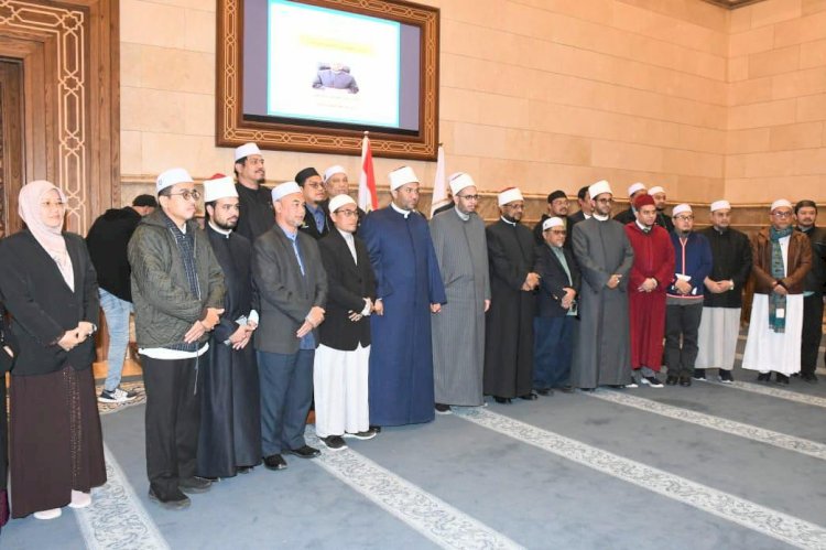 أمين مجمع البحوث الإسلامية يحاضر علماء ماليزيا حول ضوابط الإيمان والكفر