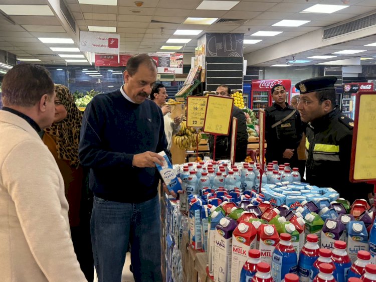 محافظ سوهاج يتابع أعمال الإنترلوك وضبط  الأسعار بالأسواق  بشوارع حي شرق