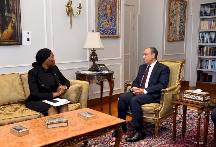 وزير الخارجية يلتقي نائبة وزير خارجية جنوب أفريقيا لتعزيز العلاقات الثنائية