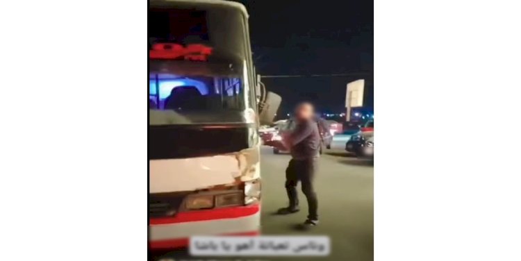 ننشر فيديو  قيام سائق بإنزال الركاب والإمتناع عن إستكمال خط السير بالدقهلية