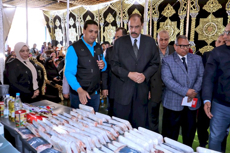 محافظ سوهاج يشهد توزيع أجهزة عرائس وعدد من المساعدات للفئات الأولى بالرعاية