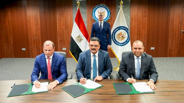 وزير البترول يشهد التوقيع بالأحرف الأولى على اتفاق مع آتون مايننج الكندية