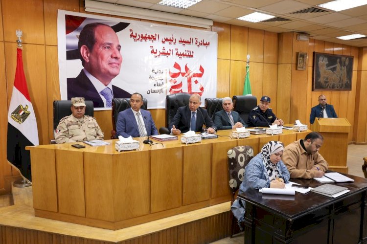 محافظ المنيا يهنئ الرئيس السيسي بالعام الجديد والأقباط بعيد الميلاد المجيد