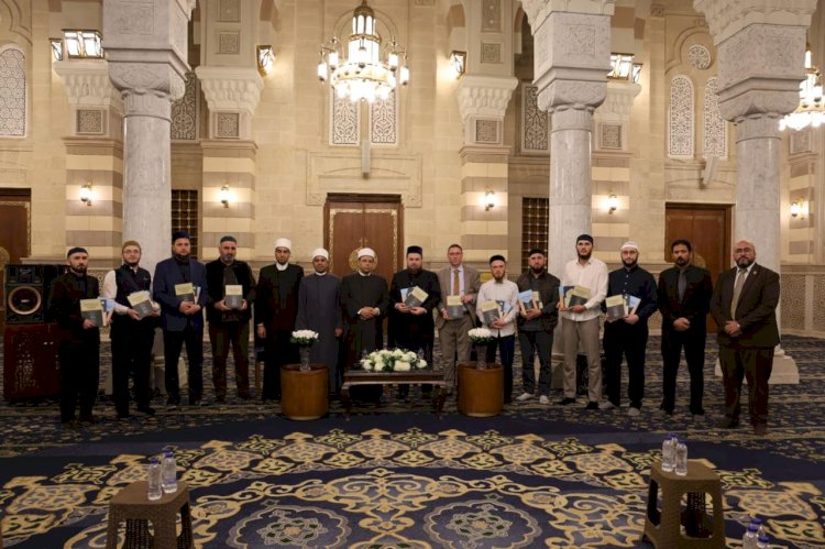 وزير الأوقاف يلتقي وفدًا من باحثي أكاديمية بولغار الروسية