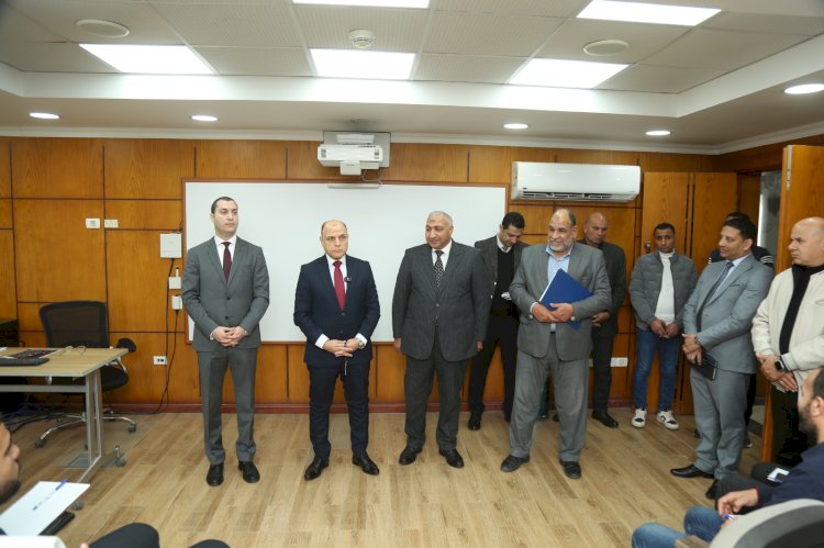 محافظ كفرالشيخ يتفقد برنامجًا تدريبيًا لرفع كفاءة الشئون القانونية