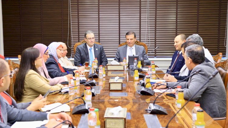 وزير الزراعة ورئيس "التنظيم والإدارة" يتفقان على التعاقد مع 4500 طبيب بيطري