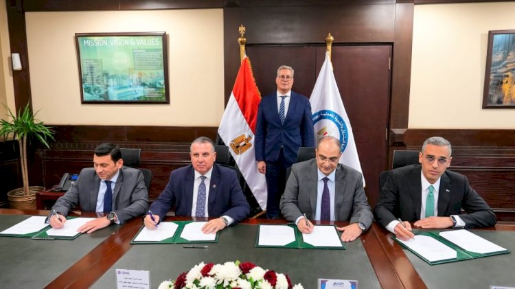 وزير البترول يشهد توقيع عقد تمويل مجمع إنتاج السيليكون المعدني