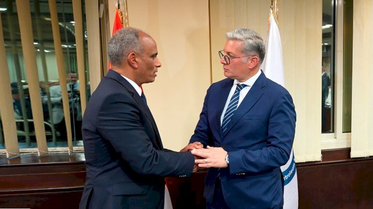 وزير البترول يُكرم المهندس إبراهيم مكي