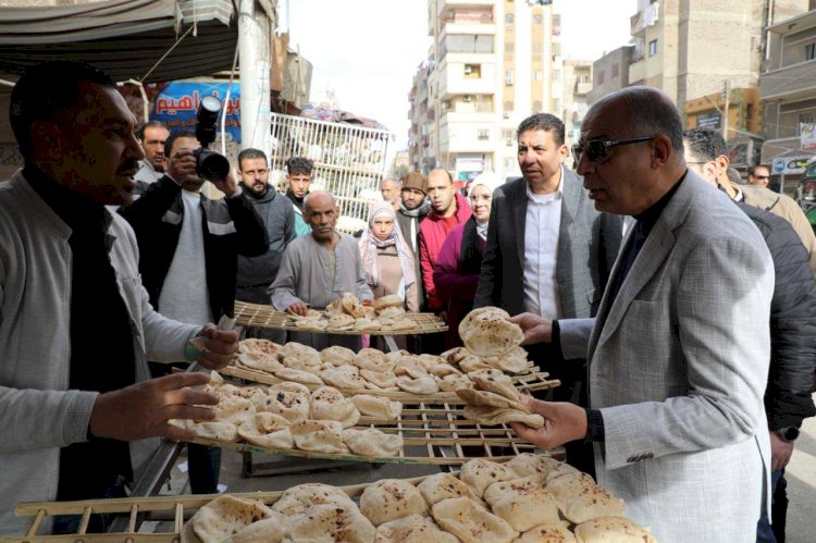 محافظ المنيا يقود حملة تموينية مفاجئة بحي جنوب.. ويحرر مخالفات نقص الوزن