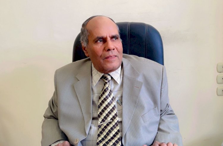 الشاعر الدكتور مصطقي رجب يكتب : استخدام المفرد بمعنى الجمع