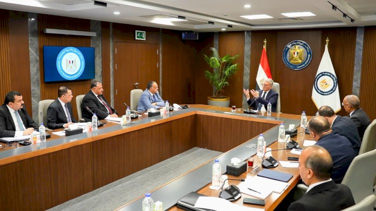 وزير البترول يعقد اجتماعًا لبحث تطوير منظومة الرعاية الصحية للعاملين