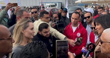 أنجلينا جولي تزور معبر رفح